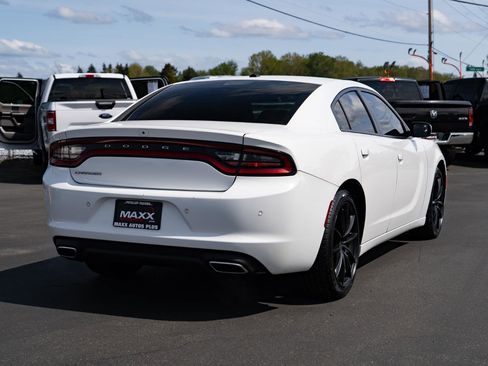 Used 2019 Dodge Charger SXT RWD image 10