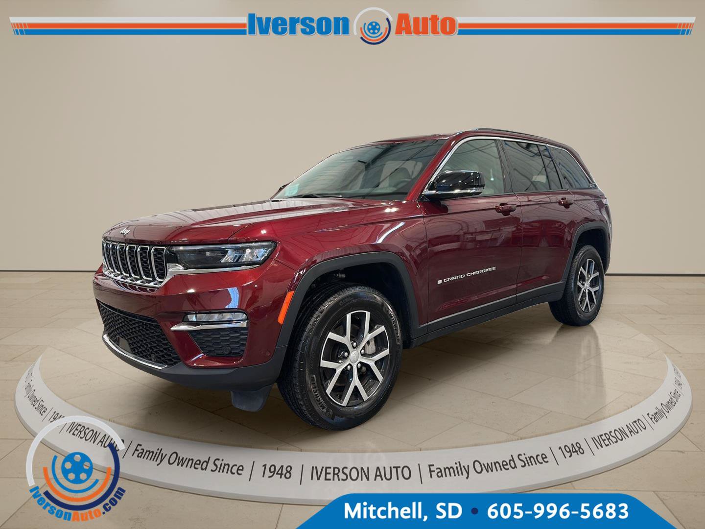 Used 2025 Jeep Grand Cherokee Limited w/ Luxury Tech Group II AWD/4WD image 3
