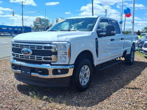 Used 2024 Ford F250 XLT AWD/4WD image 3