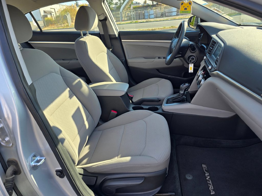 Used 2019 Hyundai Elantra SE FWD image 16