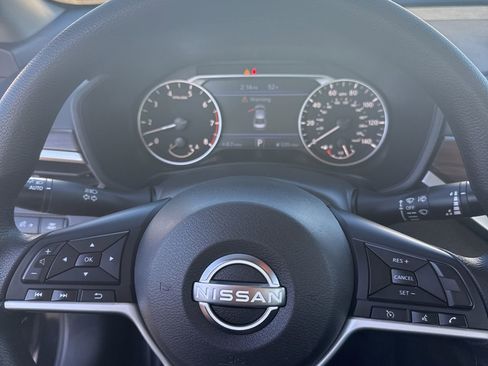 Used 2024 Nissan Altima 2.5 SV image 10