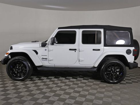 Used 2022 Jeep Wrangler Unlimited Sahara w/ Cold Weather Group AWD/4WD image 14