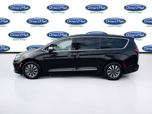Used 2021 Chrysler Pacifica Limited w/ Uconnect Theater Family Group FWD image 4