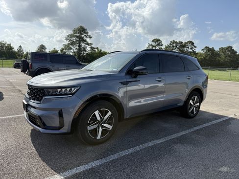 Used 2023 Kia Sorento EX w/ Panoramic Sunroof Package FWD image 4