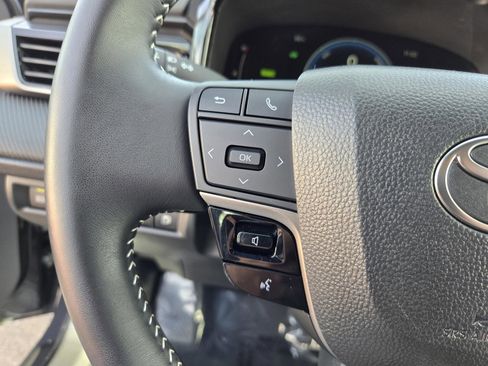 Used 2025 Toyota Camry SE image 15