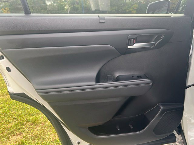 Used 2023 Toyota Highlander XLE FWD image 22