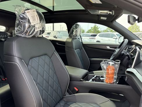 New 2025 Volkswagen Atlas Cross Sport SEL Premium R-Line image 17