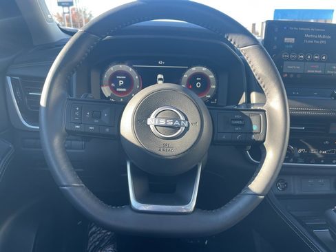 Used 2024 Nissan Rogue Platinum w/ Platinum Premium Package image 18