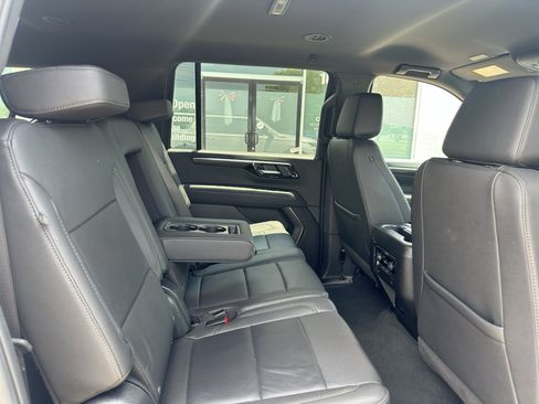 Used 2025 Chevrolet Suburban Z71 AWD/4WD image 14