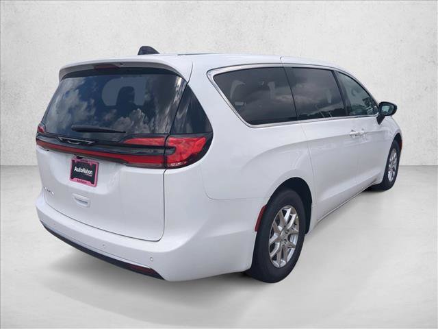 New 2027 Chrysler Pacifica Select FWD image 2