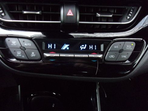 Used 2021 Toyota C-HR XLE image 22