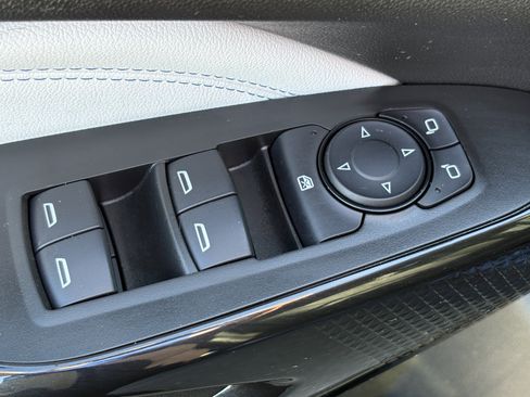 Used 2024 Chevrolet Trax LT w/ LT Convenience Package image 17