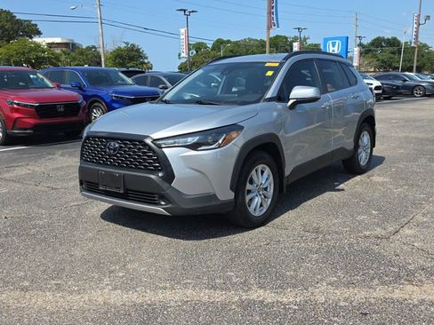Used 2022 Toyota Corolla Cross LE AWD/4WD image 8