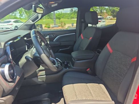 Certified 2024 Chevrolet Colorado Z71 w/ Z71 Convenience Package 2 AWD/4WD image 12