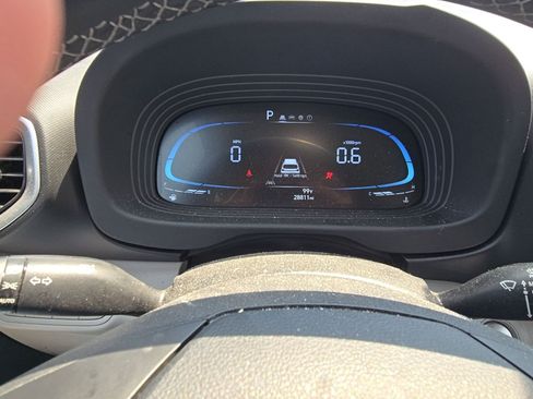 Used 2025 Hyundai Venue SEL FWD image 12