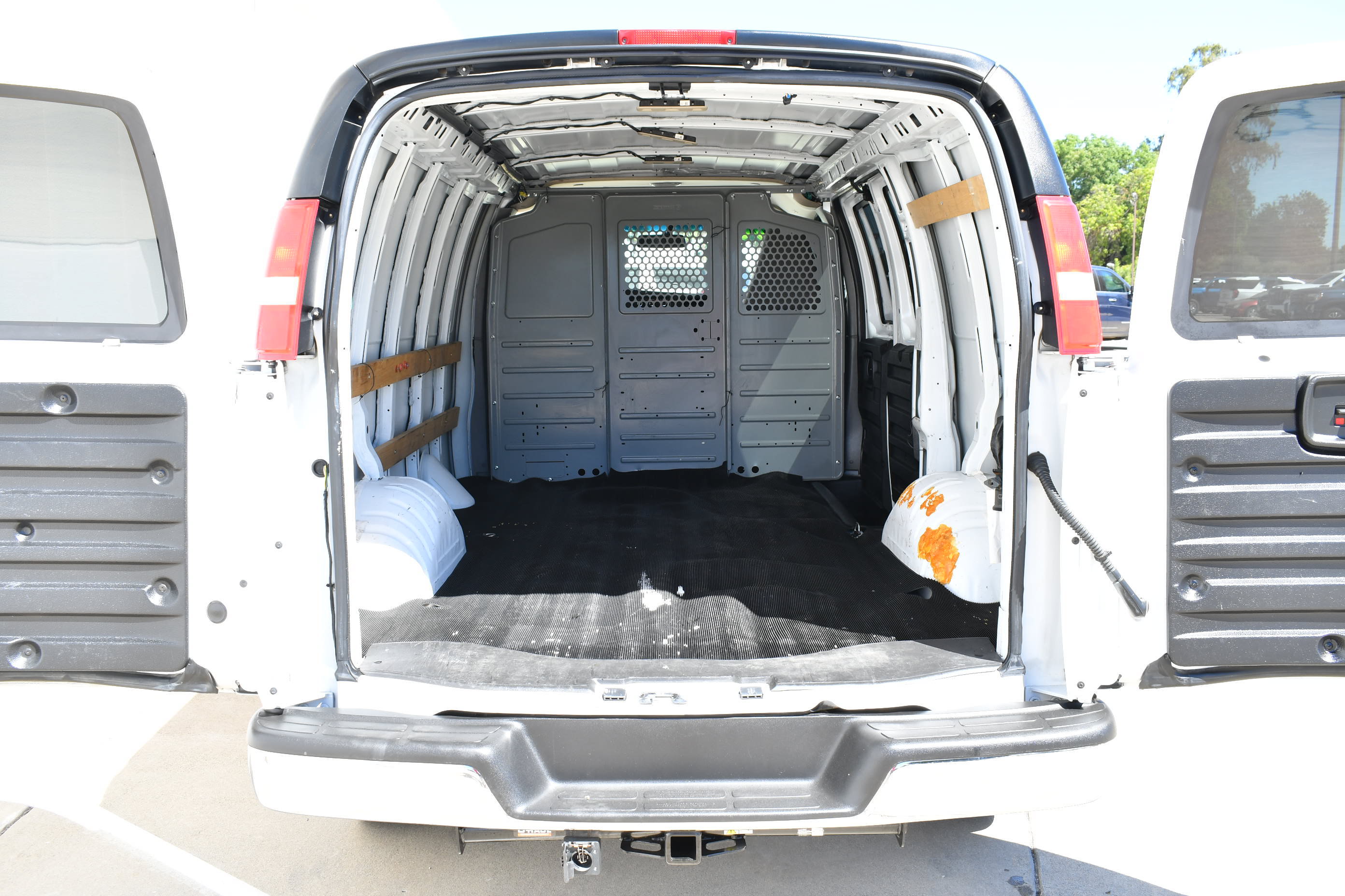 Used 2018 GMC Savana 2500 w/ Driver Convenience Package RWD image 9