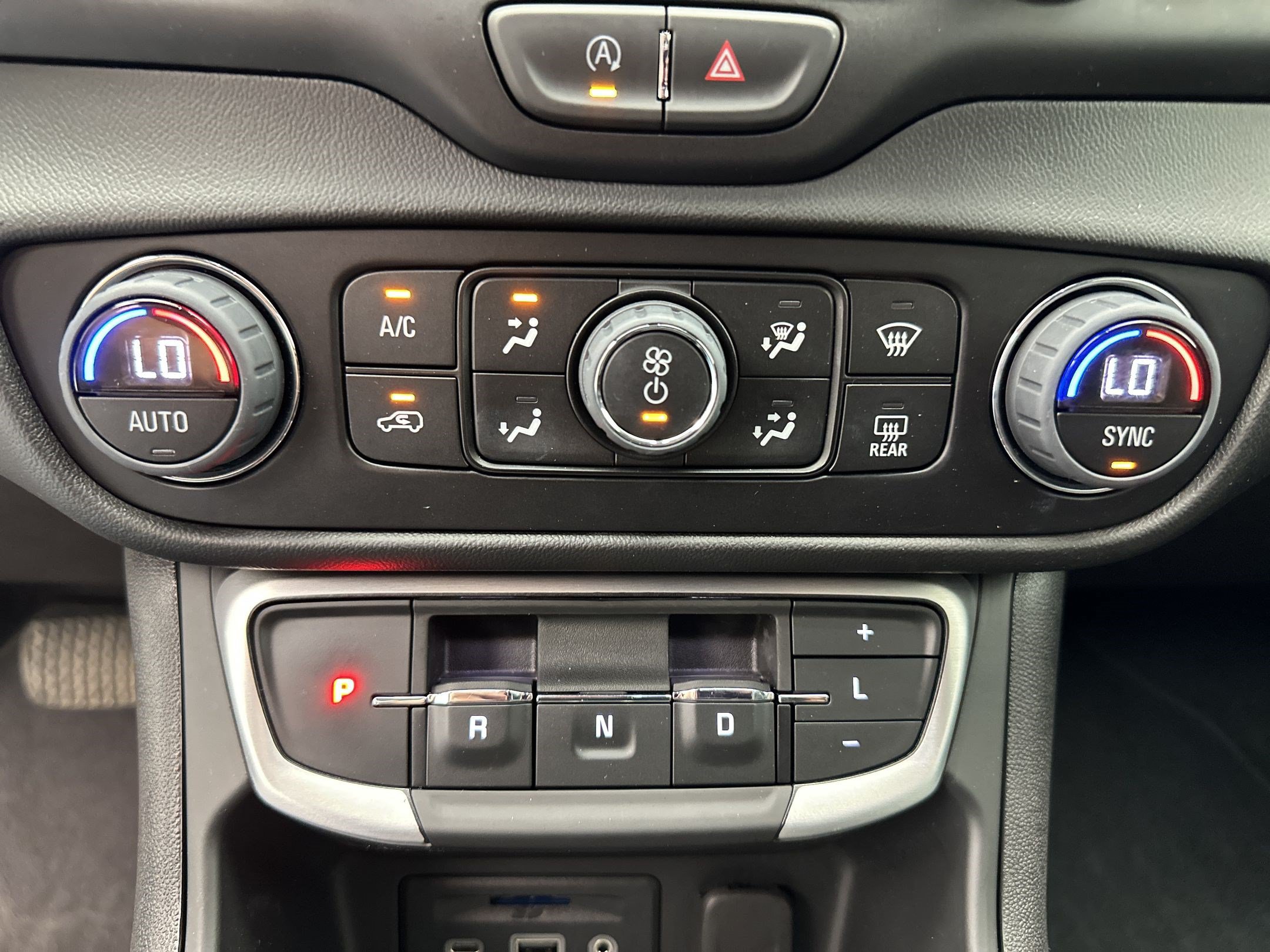 Certified 2024 GMC Terrain SLT AWD/4WD image 17
