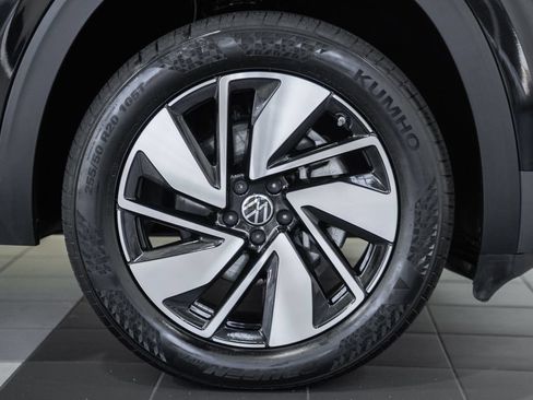 Used 2025 Volkswagen Atlas SE AWD/4WD image 14
