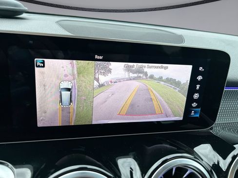 Used 2020 Mercedes-Benz GLB 250 w/ Premium Package image 24