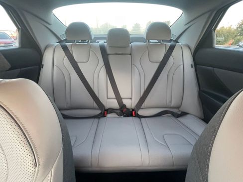 Used 2025 Hyundai Elantra Limited image 41