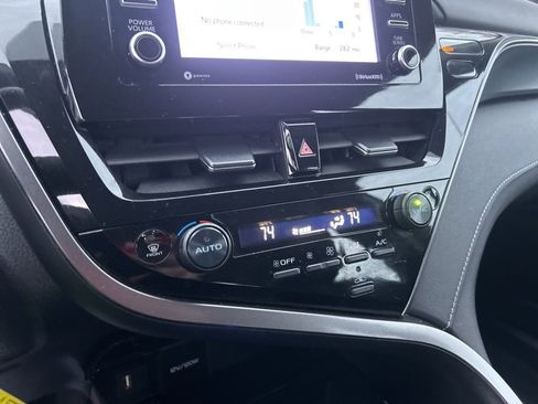 Used 2024 Toyota Camry SE image 17