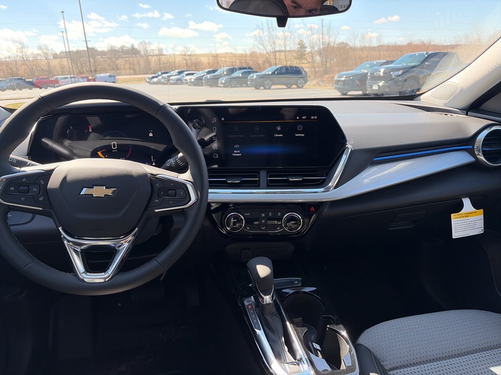 Used 2026 Chevrolet Trax LT w/ Sunroof Package FWD image 9