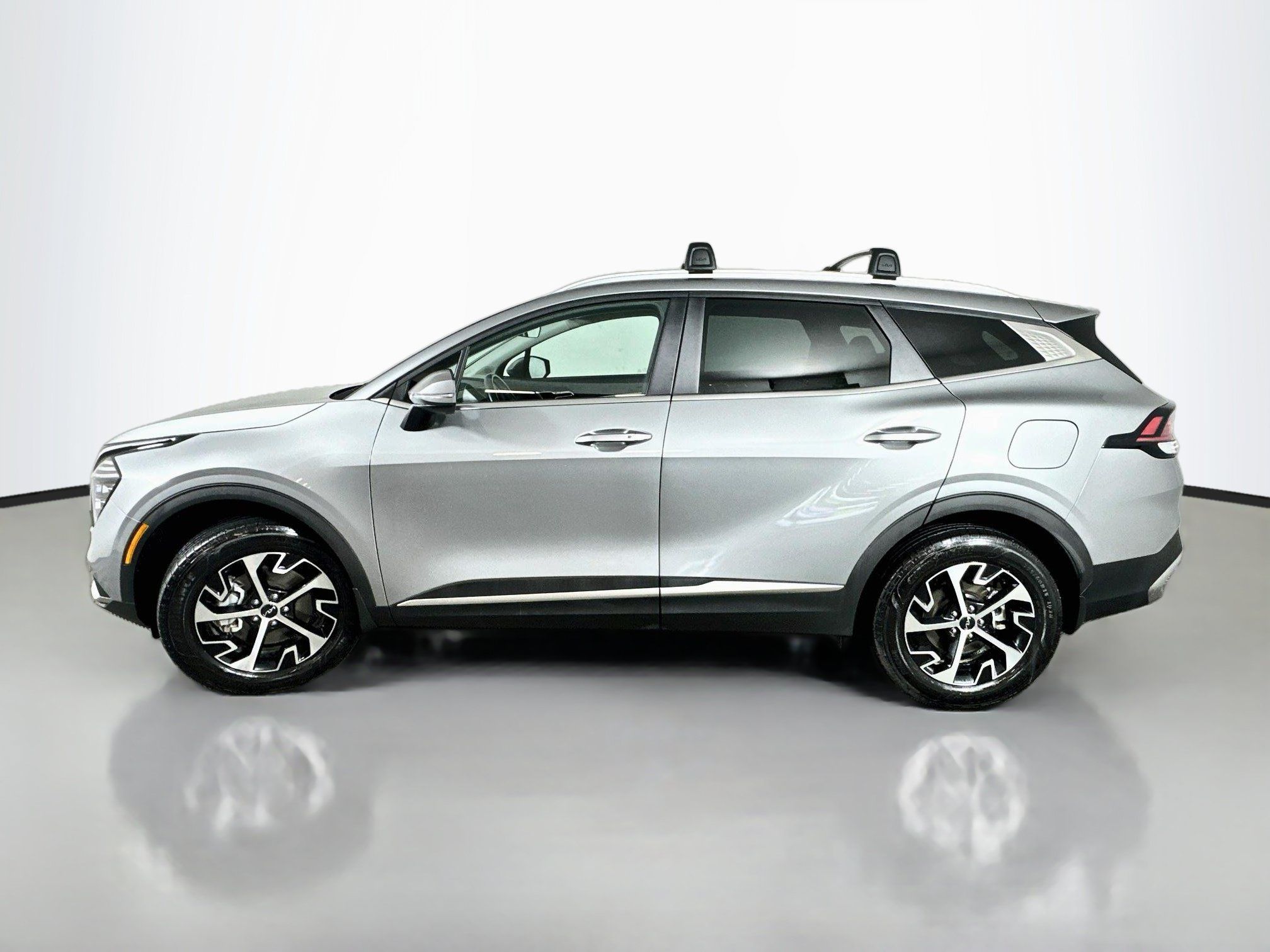Used 2024 Kia Sportage EX AWD/4WD image 4
