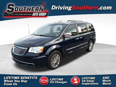 Used 2014 Chrysler Town & Country Touring-L w/ Driver Convenience Group image 1