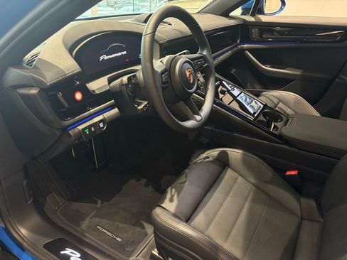 Used 2026 Porsche Panamera image 4