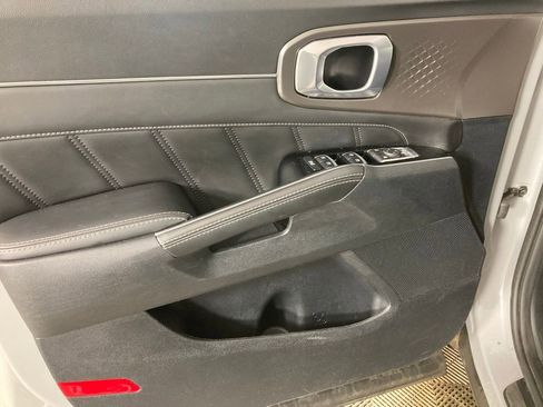 Used 2023 Kia Sorento SX image 11