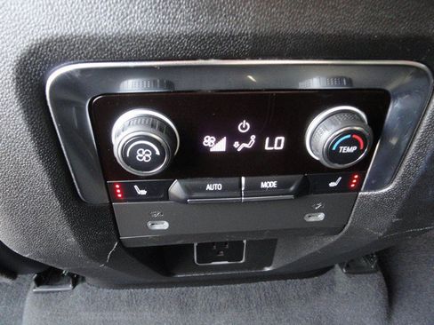 Used 2022 Chevrolet Suburban RST w/ Sport Performance Package AWD/4WD image 15
