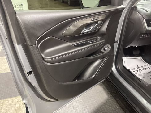 Used 2023 GMC Terrain SLT w/ Elevation Edition image 10