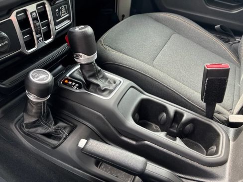 Used 2025 Jeep Wrangler Unlimited Sahara AWD/4WD image 14