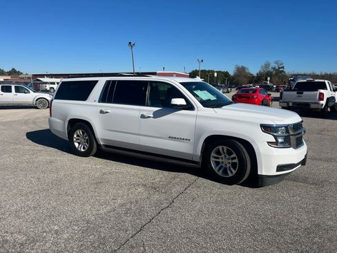 Used 2018 Chevrolet Suburban LT image 9