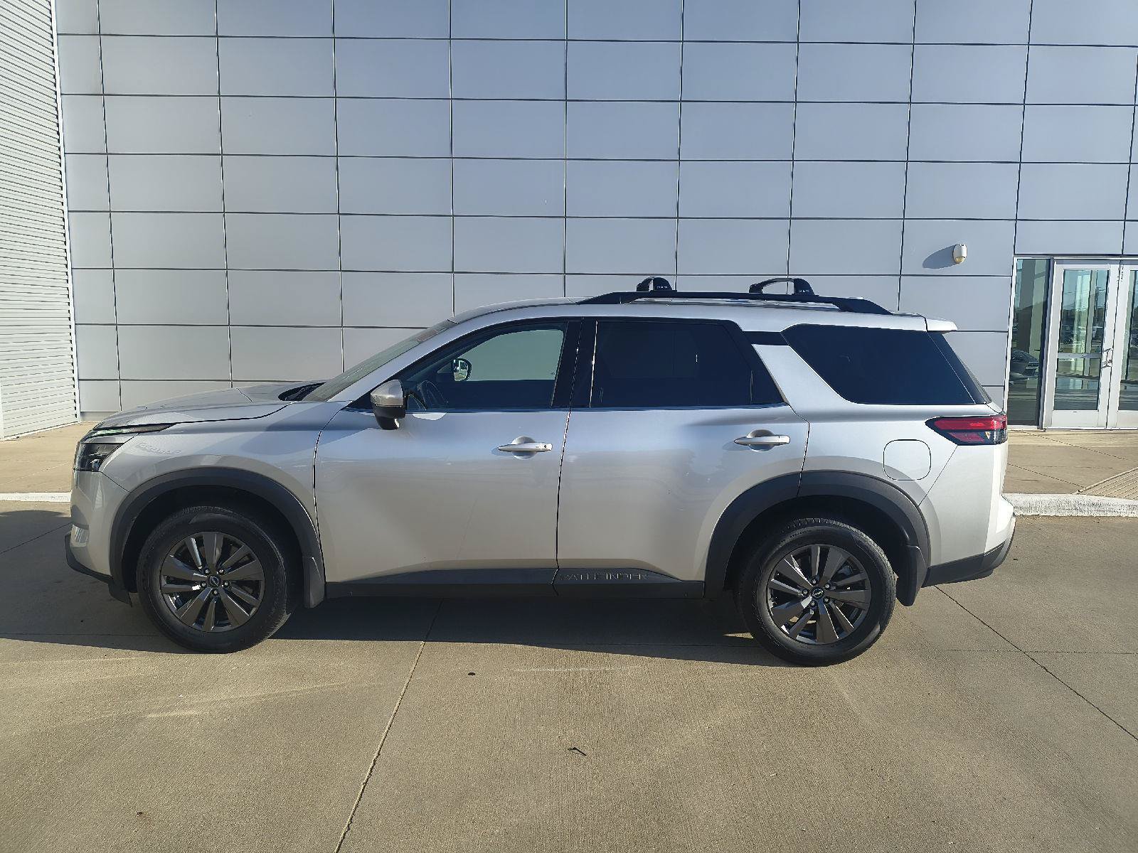Used 2023 Nissan Pathfinder SV AWD/4WD image 5