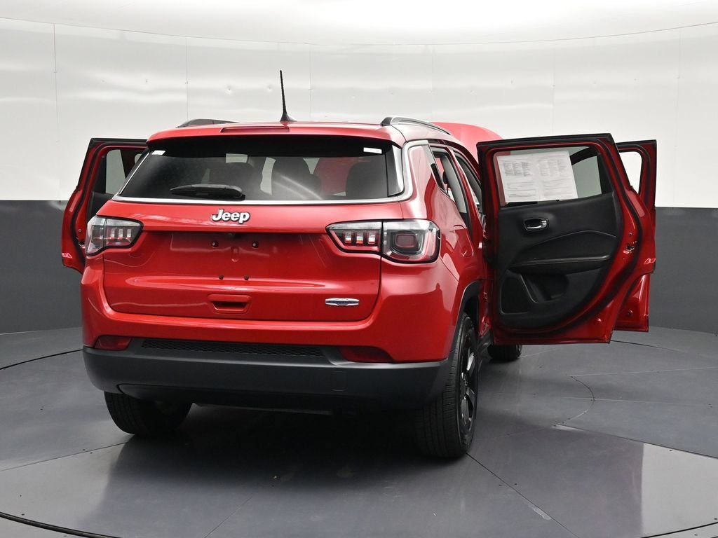 Used 2021 Jeep Compass Latitude FWD image 29