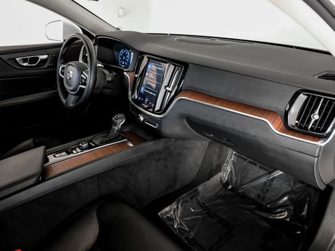 Used 2020 Volvo S60 T5 Momentum image 12