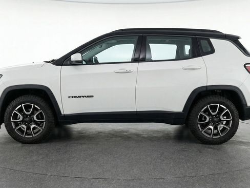 Used 2025 Jeep Compass Trailhawk AWD/4WD image 5