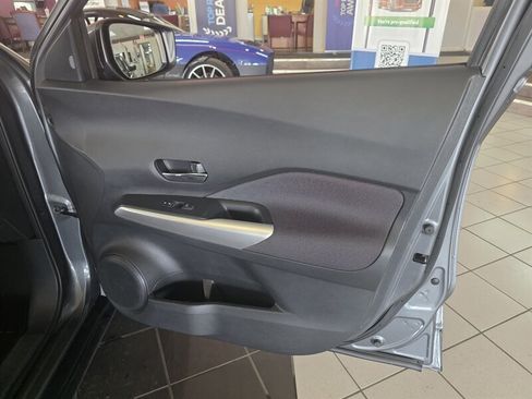 Used 2020 Nissan Kicks SV FWD image 12