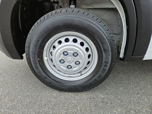 Used 2026 RAM ProMaster 2500 w/ Convenience Group FWD image 9