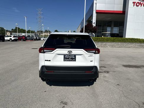 Certified 2022 Toyota RAV4 LE FWD image 6