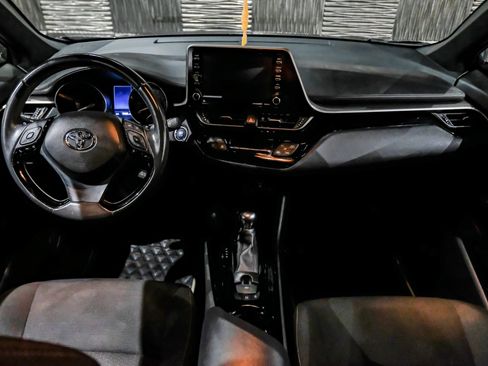Used 2019 Toyota C-HR XLE FWD image 16