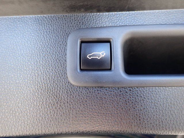 Used 2023 Toyota Highlander XLE AWD/4WD image 9