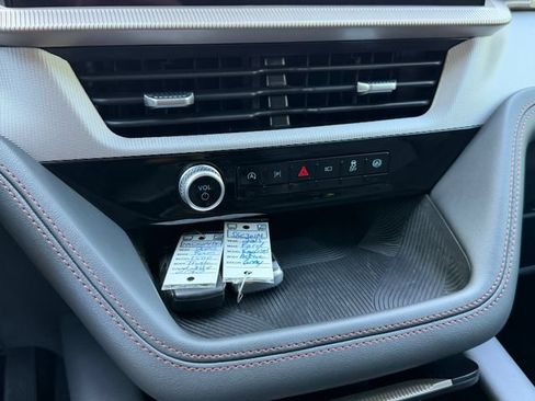 Used 2025 Ford Explorer Active AWD/4WD image 11