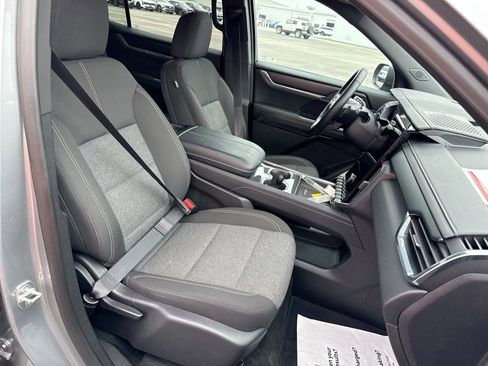 Used 2025 GMC Acadia Elevation image 26