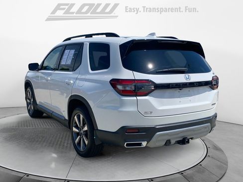 Certified 2025 Honda Pilot Touring image 6