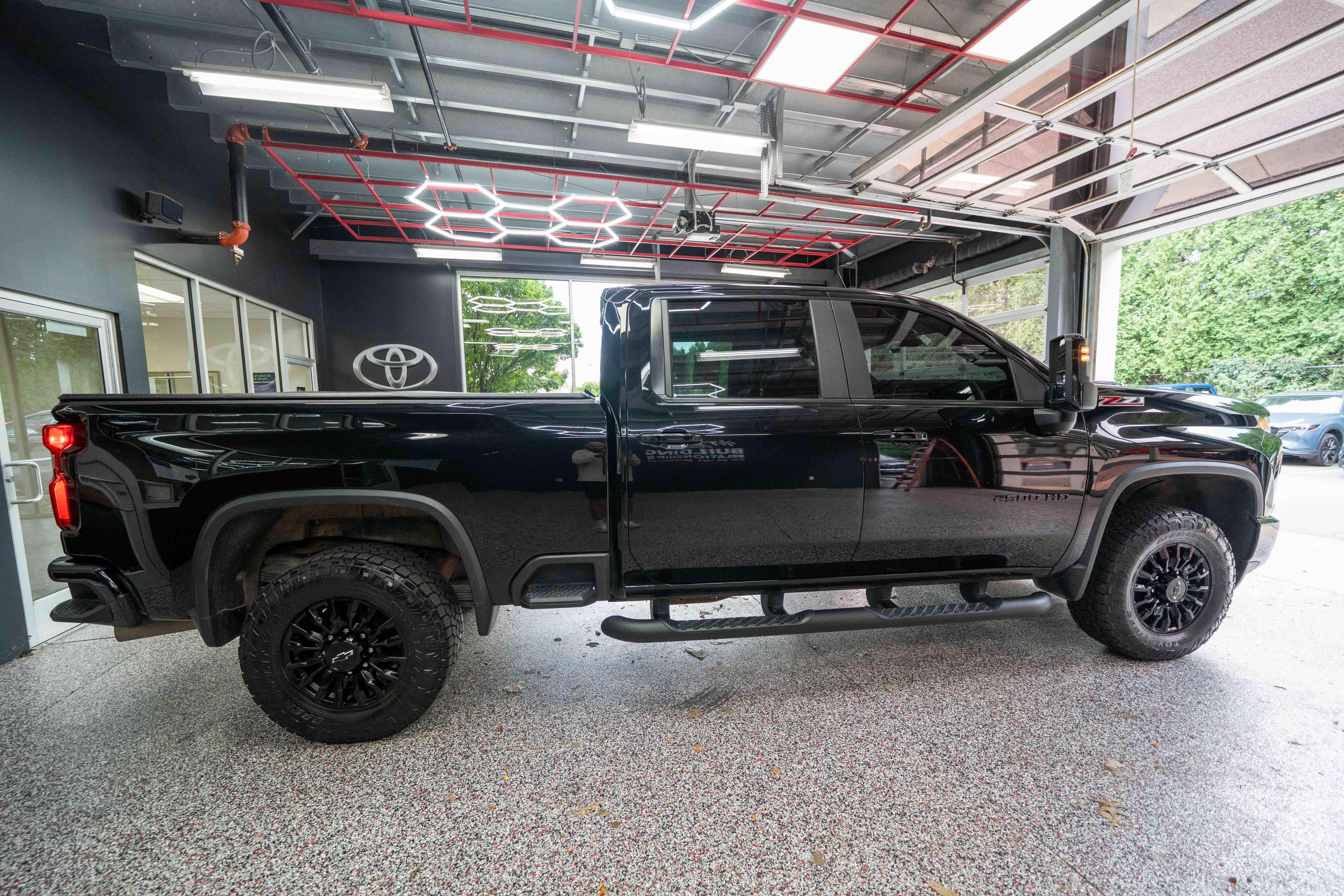 Used 2022 Chevrolet Silverado 2500 LTZ w/ LTZ Plus Package AWD/4WD image 4