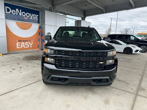 Used 2020 Chevrolet Silverado 1500 Custom w/ Custom Value Package image 2