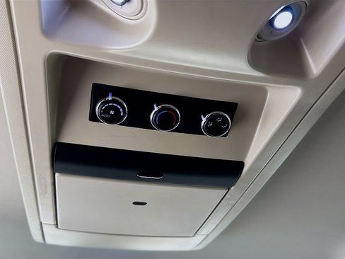 Used 2016 Chrysler Town & Country Touring w/ Driver Convenience Group FWD image 30