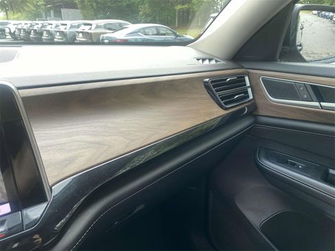 Used 2024 Volkswagen Atlas SE image 34